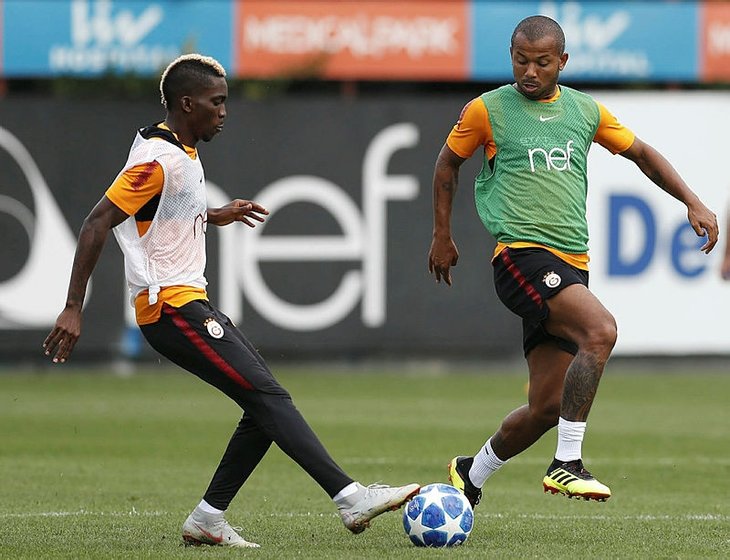 G.Saray antrenmanında Åampiyonlar Ligi topu sürprizi