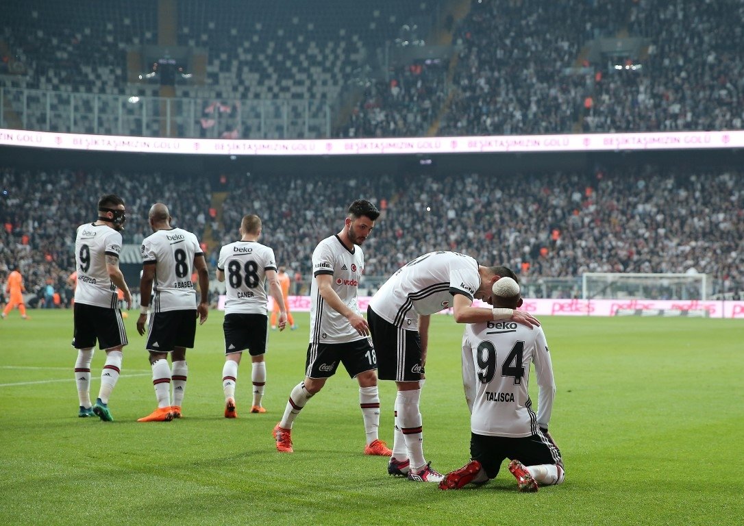 Beşiktaş tribünlerinde yenge rüzgarı