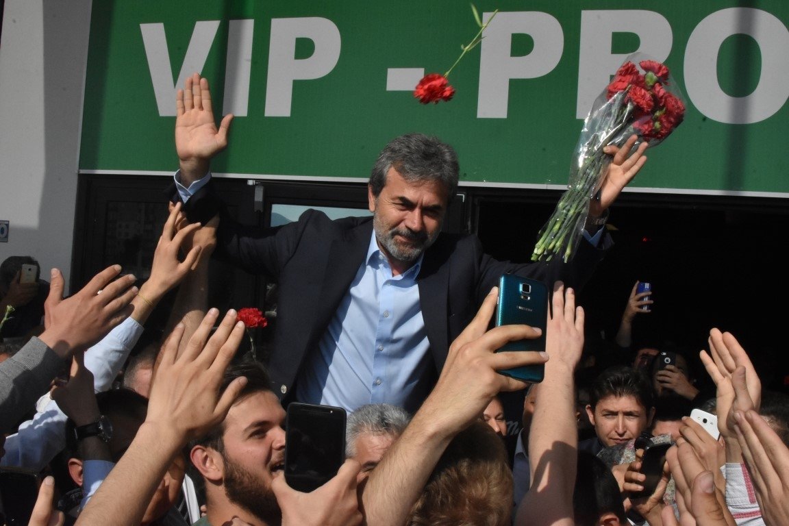 Aykut Kocaman omuzlarda uğurlandı