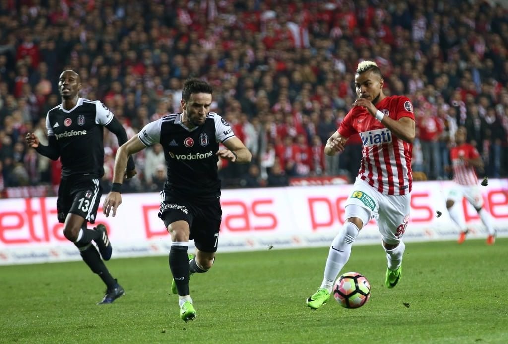 Antalyaspor-Beşiktaş karşılaşmasından kareler
