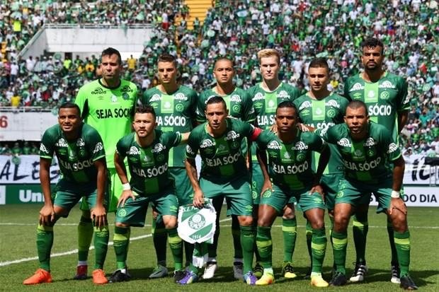 Chapecoense gözyaşlarıyla sahada