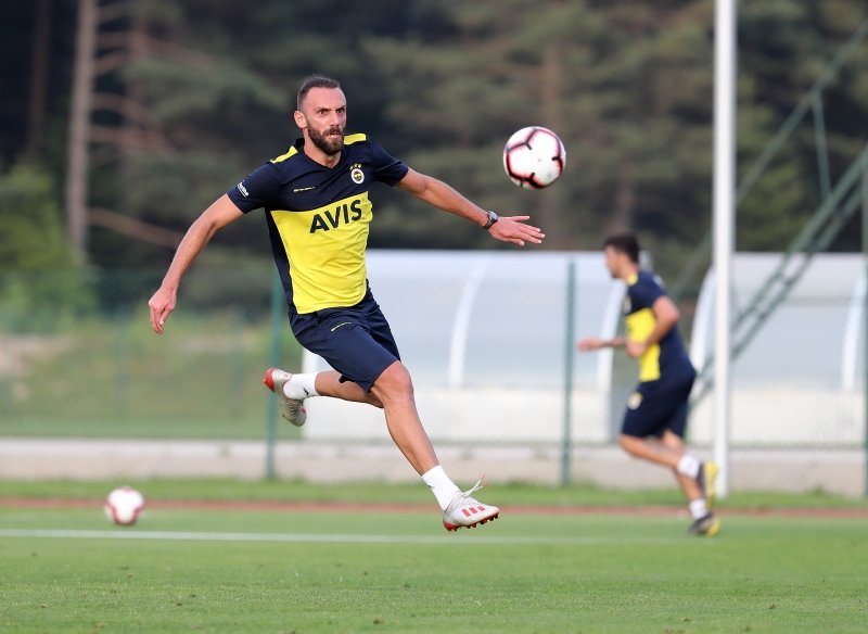 Fenerbahçe’ye 1 santrfor 1 orta saha!