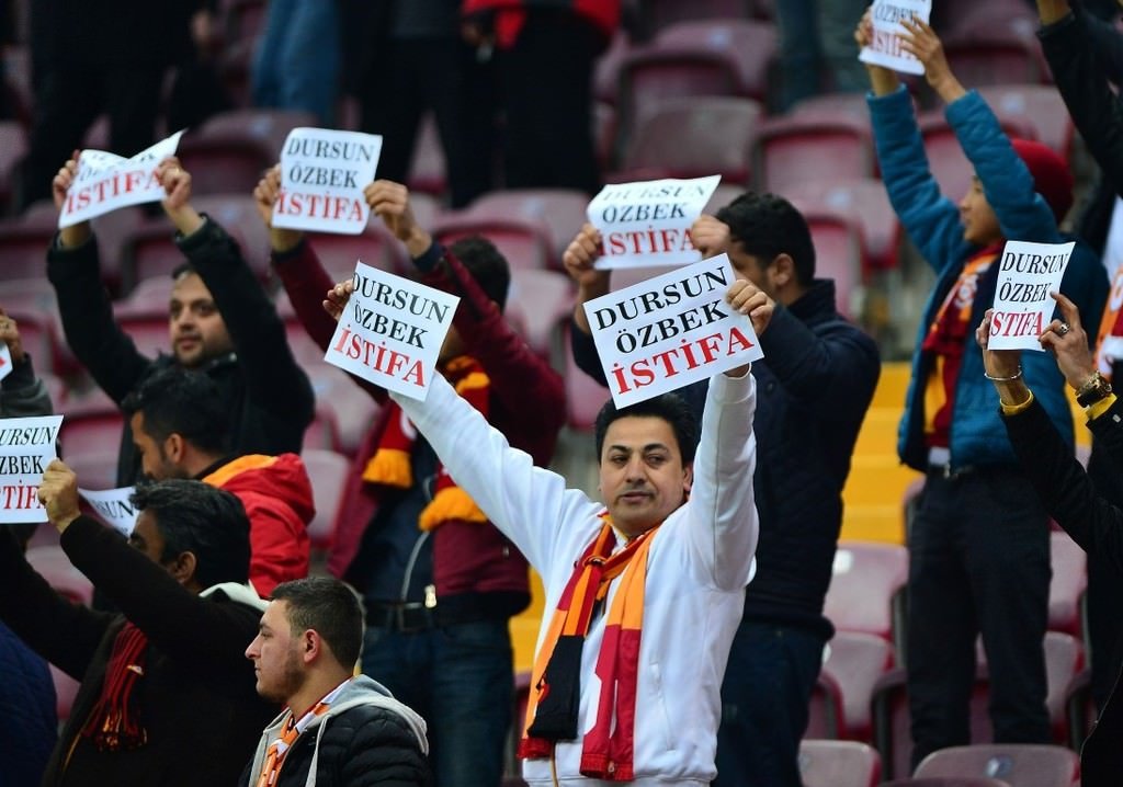 Türk Telekom Arena’da istifa sesleri!