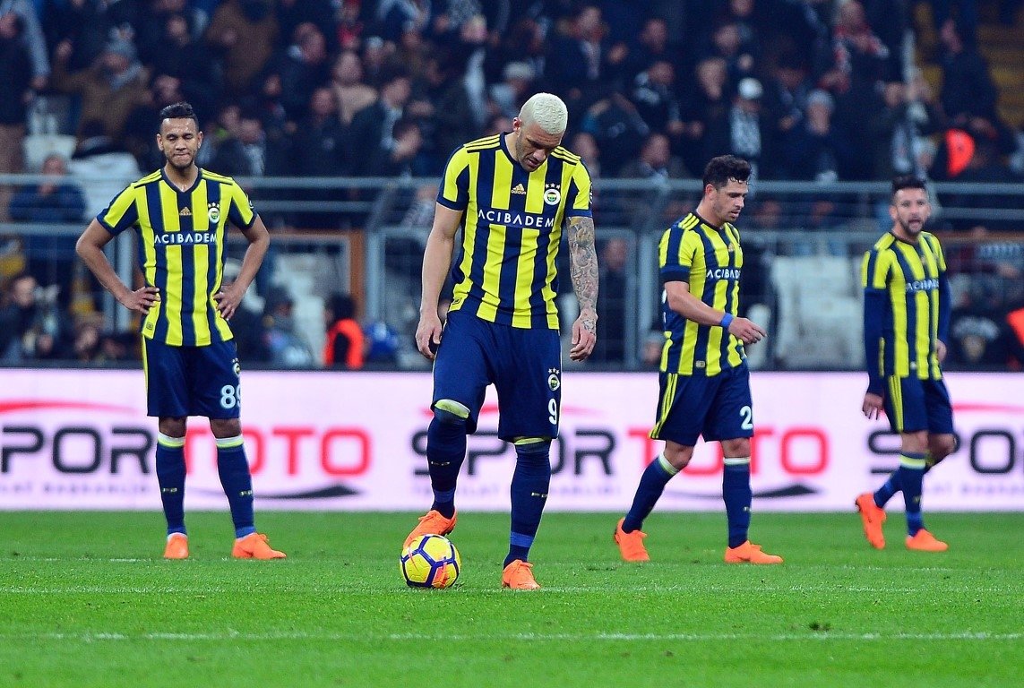 Fenerbahçe soyunma odası karıştı!