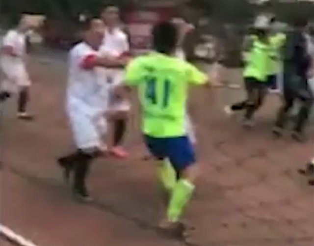 Çin’de akılalmaz olay! Rakibinin kulağını kopardı...