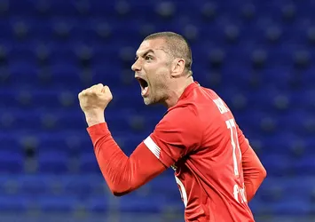 Burak Yılmaz kasım ayının en güzel golünü attı!
