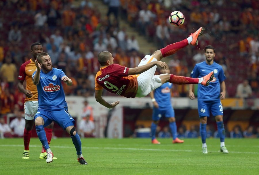 Eren Derdiyok Twitter’ı salladı