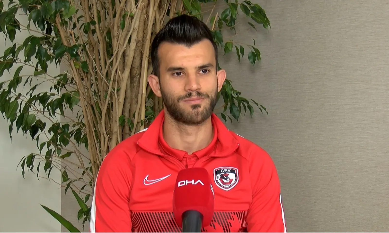 Ünlü futbolculardan vatandaşlar için koronavirüs mesajı - 1