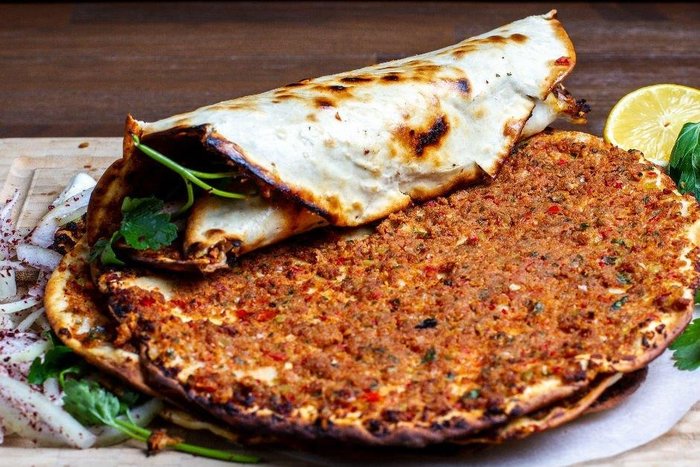 lahmacun-nasil-yapilir-evde-citir-citir-lahmacun-tarifi-malzemeleri-yapilisi-ve-puf-noktalari-nedir-1666011201951.jpeg