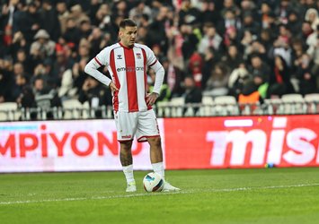 Sivasspor Rey Manaj ile sözleşme yeniledi!