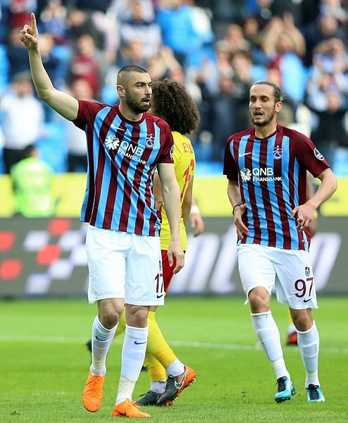 Tüm paslar Burak’a