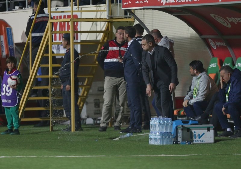 Ahmet Çakar’dan Ersun Yanal’a şok sözler!