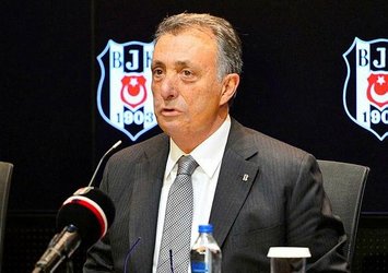 Ahmet Nur Çebi'nin dirseği kırıldı