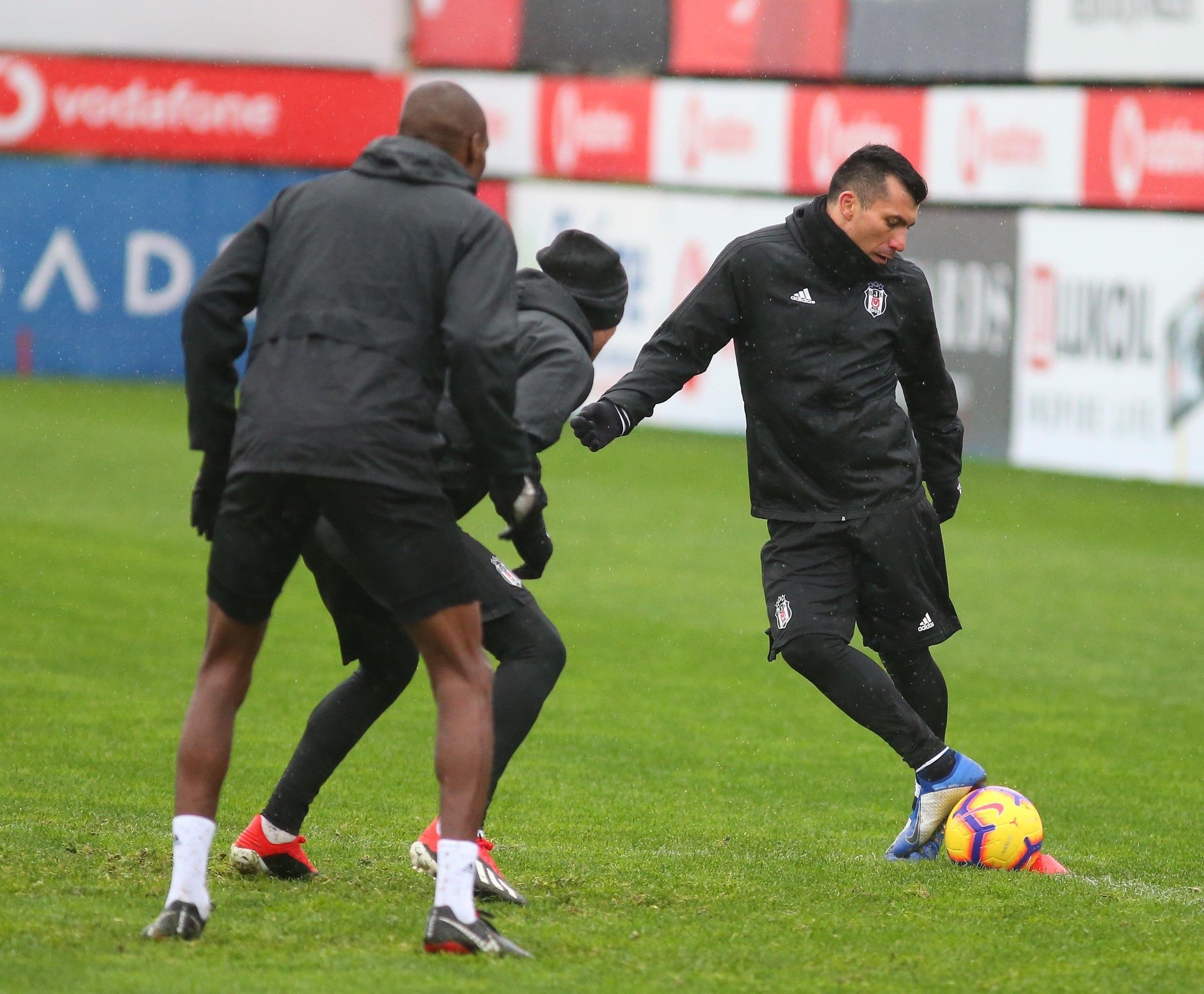 Beşiktaş’ın iki yıldızı derbide yok!