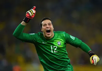 Julio Cesar futbolu bıraktı