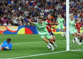 İtalya yarı finalde!