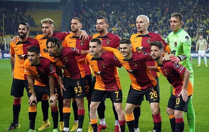 Galatasaray hem atıyor hem tutuyor!