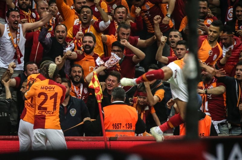 Galatasaray’dan Beşiktaş maçı sonrası ’şampiyonluk’ kutlaması! İşte o görüntüler