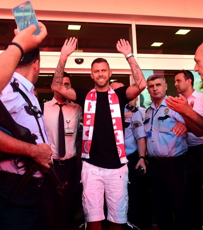 Antalyaspor’da Menez’e coşkulu karşılama