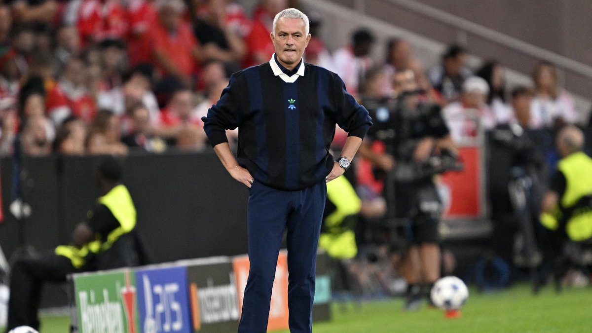 Fenerbahçe'de Jose Mourinho Benfica yenilgisi sonrası konuştu! Baş edemedik Fenerbahçe'de Jose Mourinho Benfica yenilgisi sonrası konuştu! Baş edemedik