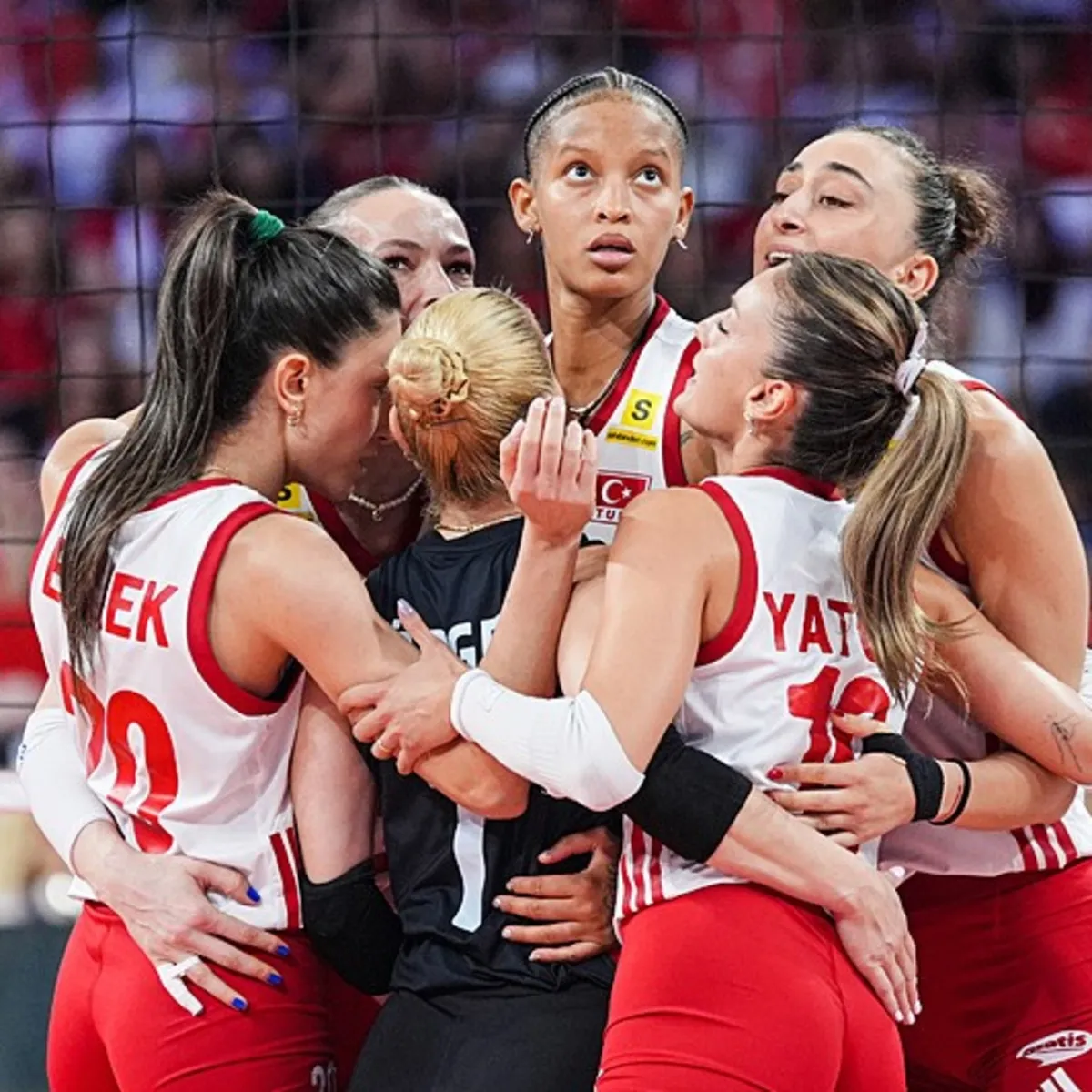 A Milli Kadın Voleybol Takımımız üst üste 2. kez Avrupa Şampiyonu oldu!