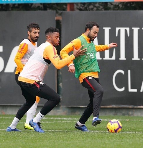 Galatasaray’da Nagatomo sürprizi