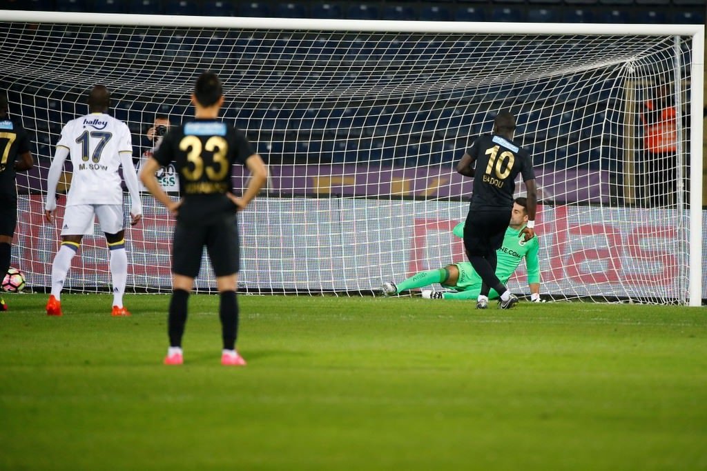 Osmanlıspor-Fenerbahçe maçından kareler