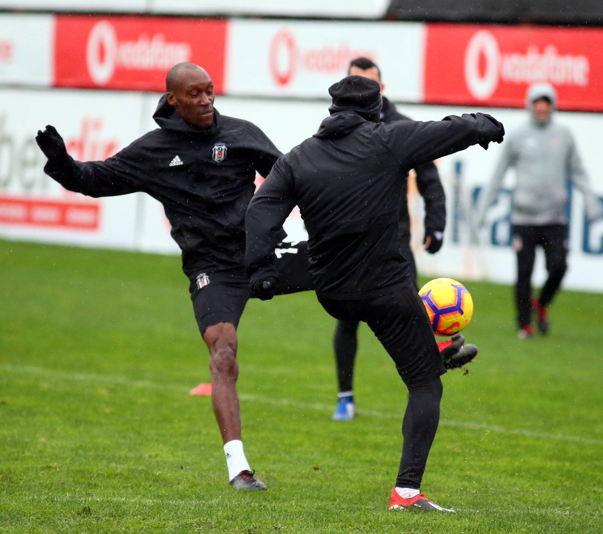 Beşiktaş’ın iki yıldızı derbide yok!