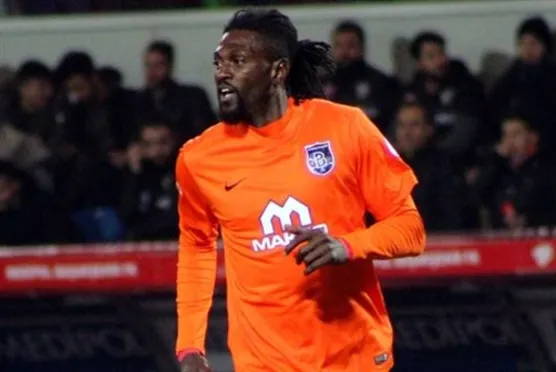 Emmanuel Adebayor, Meryem Uzerli'yi takibe aldı