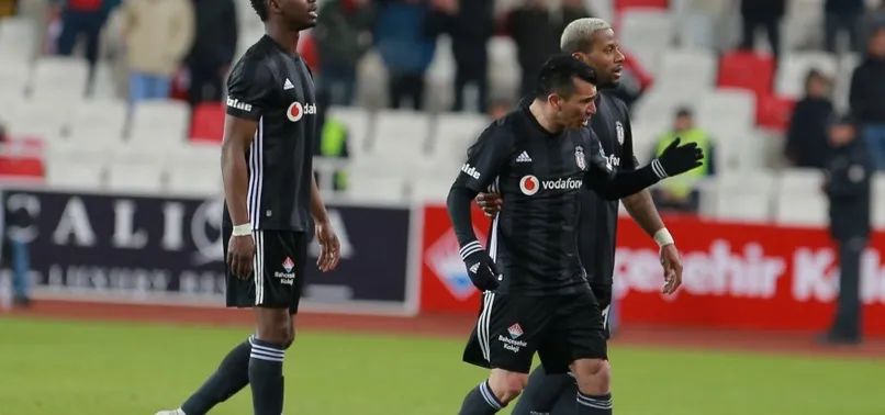 Beşiktaş'ta Gary Medel cezalı duruma düştü