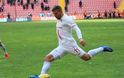 Antalyaspor’da 4 ayrılık birden! Lukas Podolski ve 3 futbolcu...