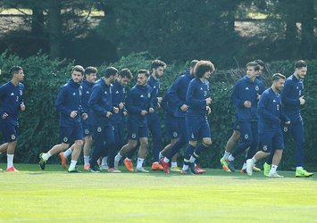 Derbi öncesi Fenerbahçe idmanında sürpriz isim!