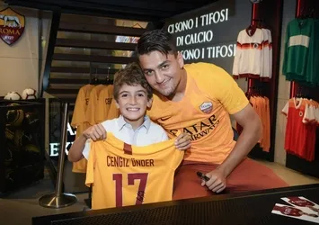 Cengiz Ünder, Roma'lı taraftarlarla buluştu