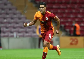 Bony'nin yerine Falcao