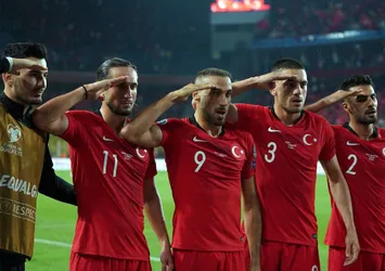 Milli futbolcunun çapraz bağları koptu!