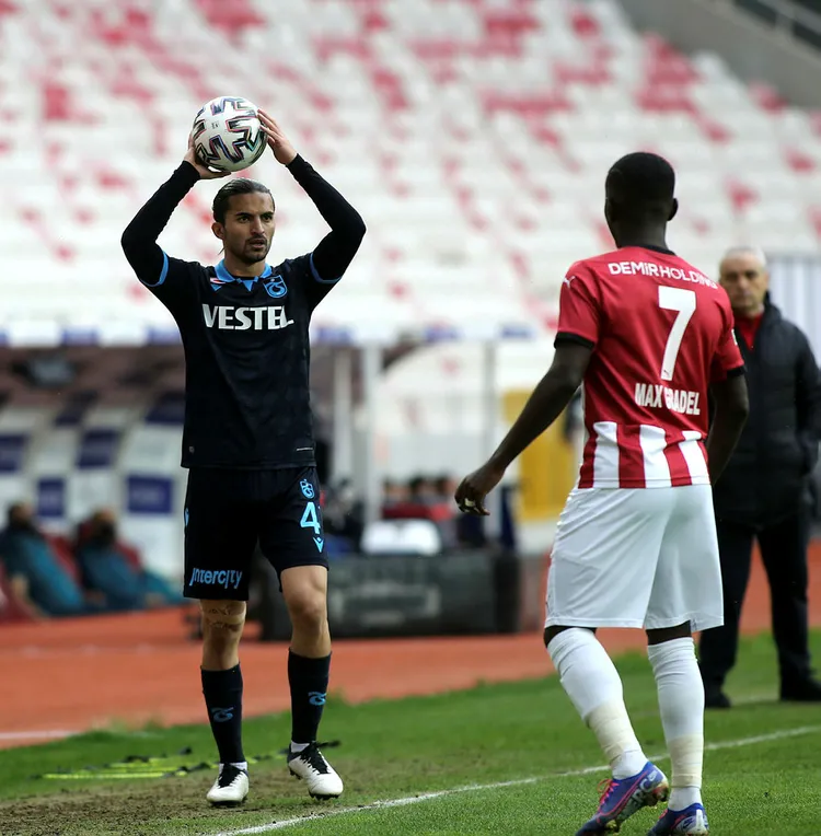 Trabzonspor'da Hüseyin Türkmen Galatasaray maçı öncesinde cezalı duruma düştü! - 1