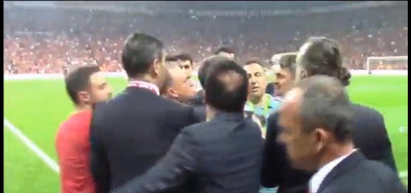 İşte Fatih Terim'in Orhan Ak'a attığı tokatın görüntüleri