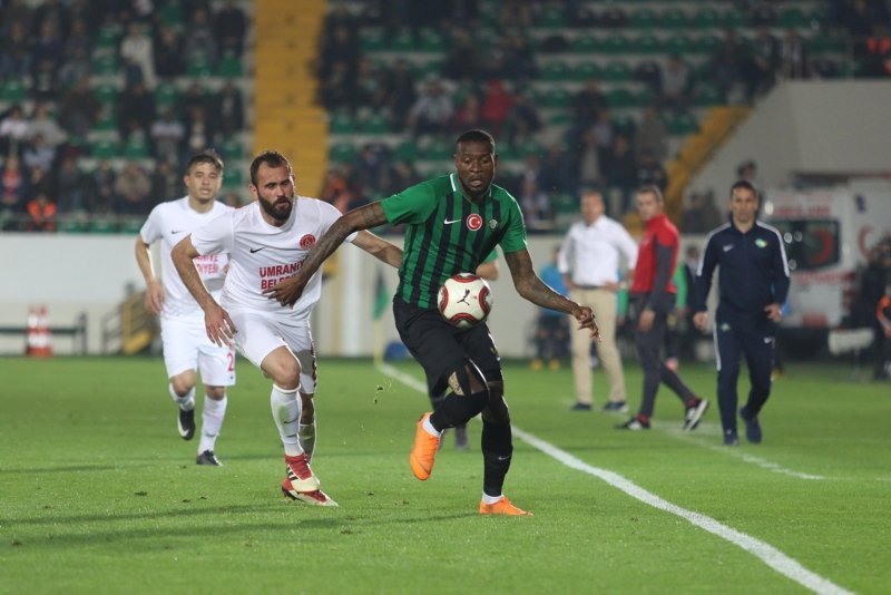 Akhisarspor - Ümraniyespor maçından kareler