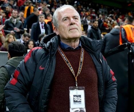 Galatasaray’da hoca ile oyuncu krizleri bitmiyor
