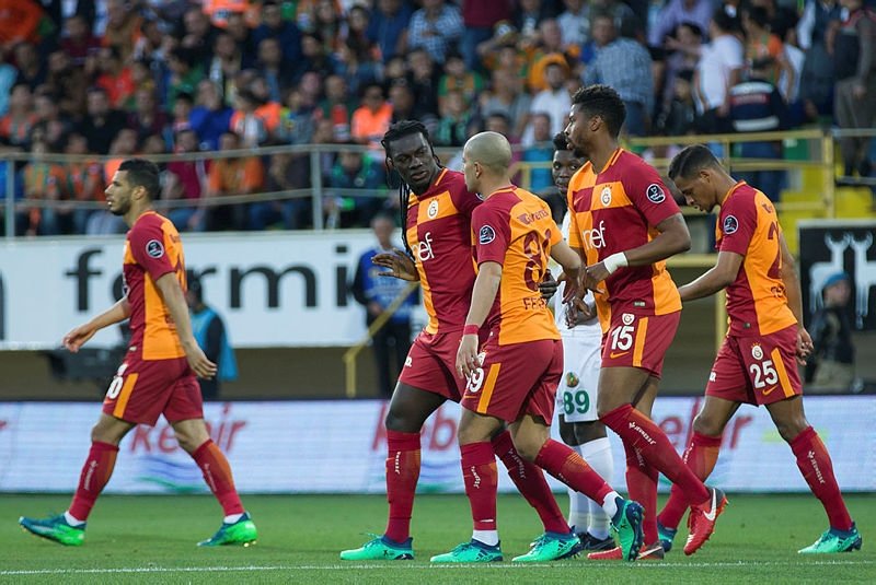 Gomis’in saçlarını kim kesecek!