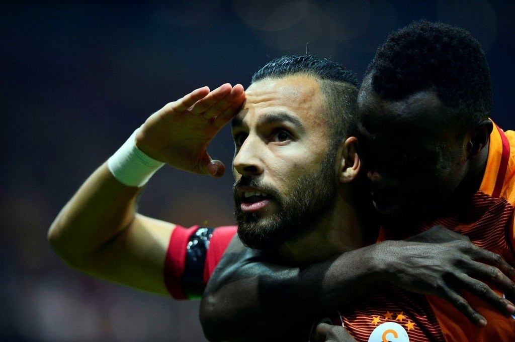 Yasin Öztekin gol sevincini polislerle paylaştı