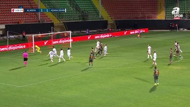 Vedat Karakuş Alanyaspor'un penaltısına geçit vermedi!