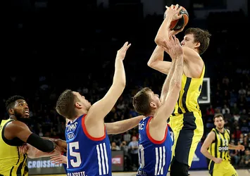 Türk derbisinde kazanan Fenerbahçe Doğuş