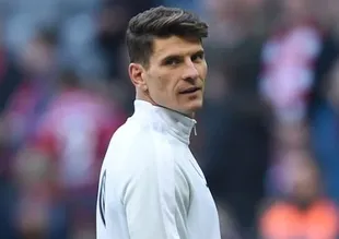 Mario Gomez takım arkadaşlarına fena patladı!