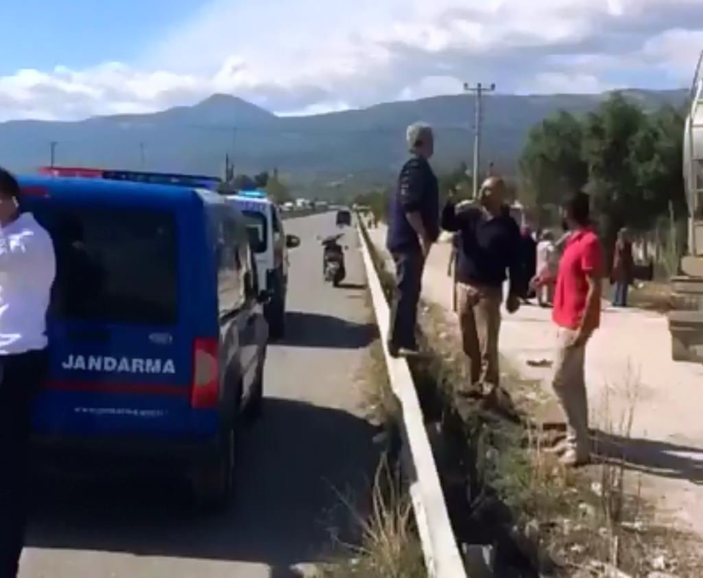 Sakaryaspor ile Eskişehirspor Taraftarı Birbirine Girdi