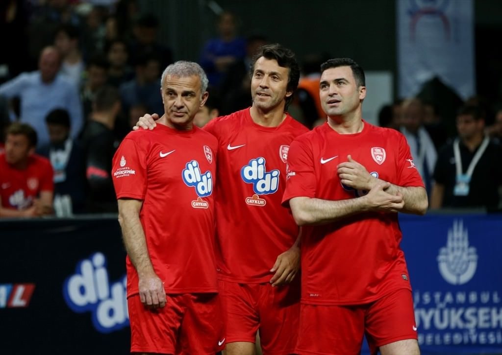 Futbolun yıldızları Darülaceze için oynadı