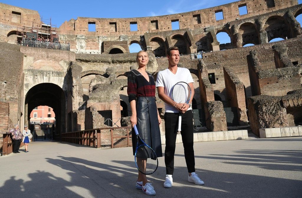 Sharapova, Kolezyum’u gezdi