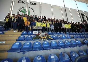 Fenerbahçe taraftarı Koray Şener'i unutmadı