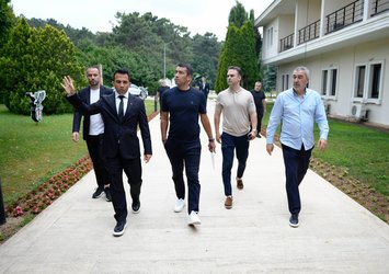 Van Bronckhorst tesisleri gezdi!