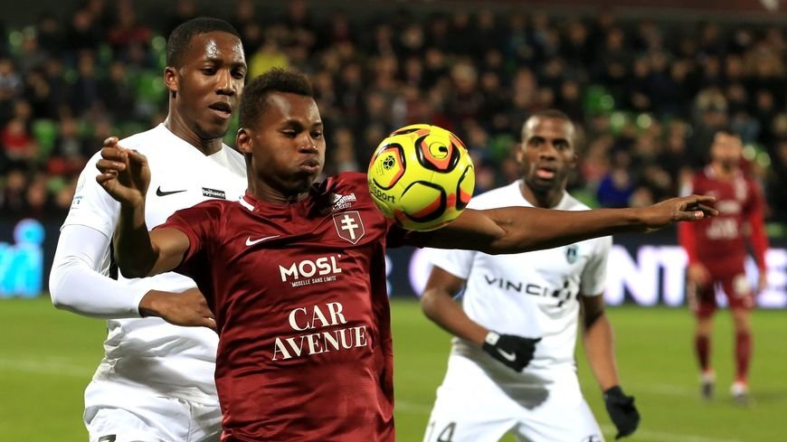 Fenerbahçe golcüsünü Fransa’da buldu!